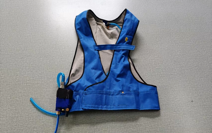 Pourquoi les travailleurs industriels ont besoin d'un gilet de refroidissement Air-Vortex avec refroidisseur dans des environnements de chaleur extr&ecirc;me ?
