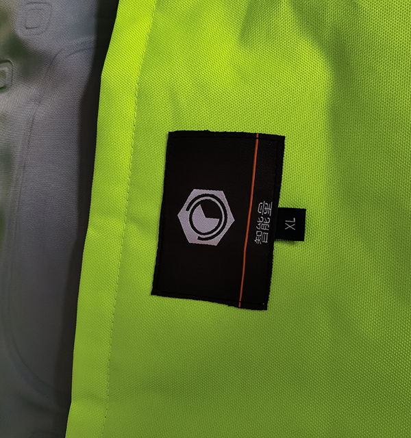 Gilet rafraîchissant à circulation d'eau Senjoy pour le travail en extérieur par temps chaud, réglable, léger et respirant.
