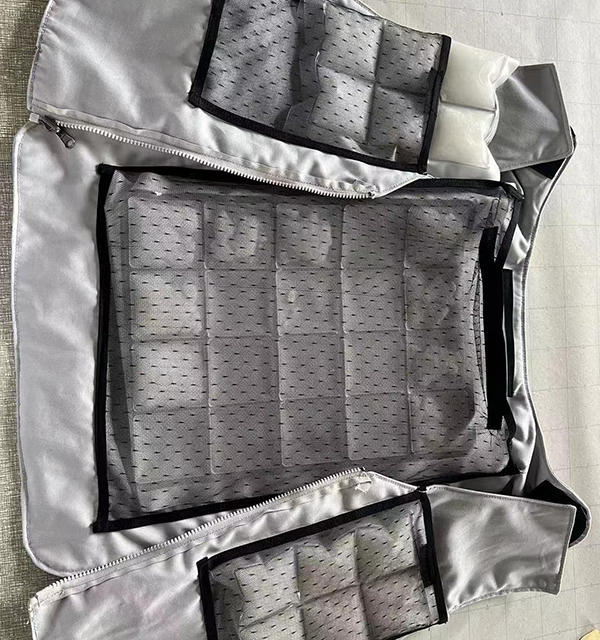 Gilet rafraîchissant Senjoy pour homme et femme avec 2 packs PCM offrant une température constante de 18 °C pendant 3 à 4 heures