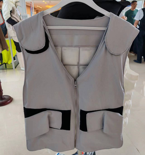 Gilet rafraîchissant Senjoy pour homme et femme avec 2 packs PCM offrant une température constante de 18 °C pendant 3 à 4 heures