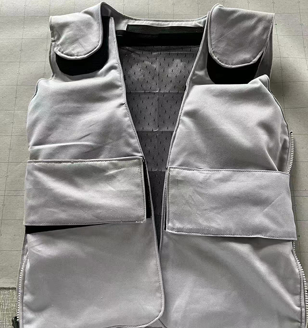 Gilet rafraîchissant Senjoy pour homme et femme avec 2 packs PCM offrant une température constante de 18 °C pendant 3 à 4 heures