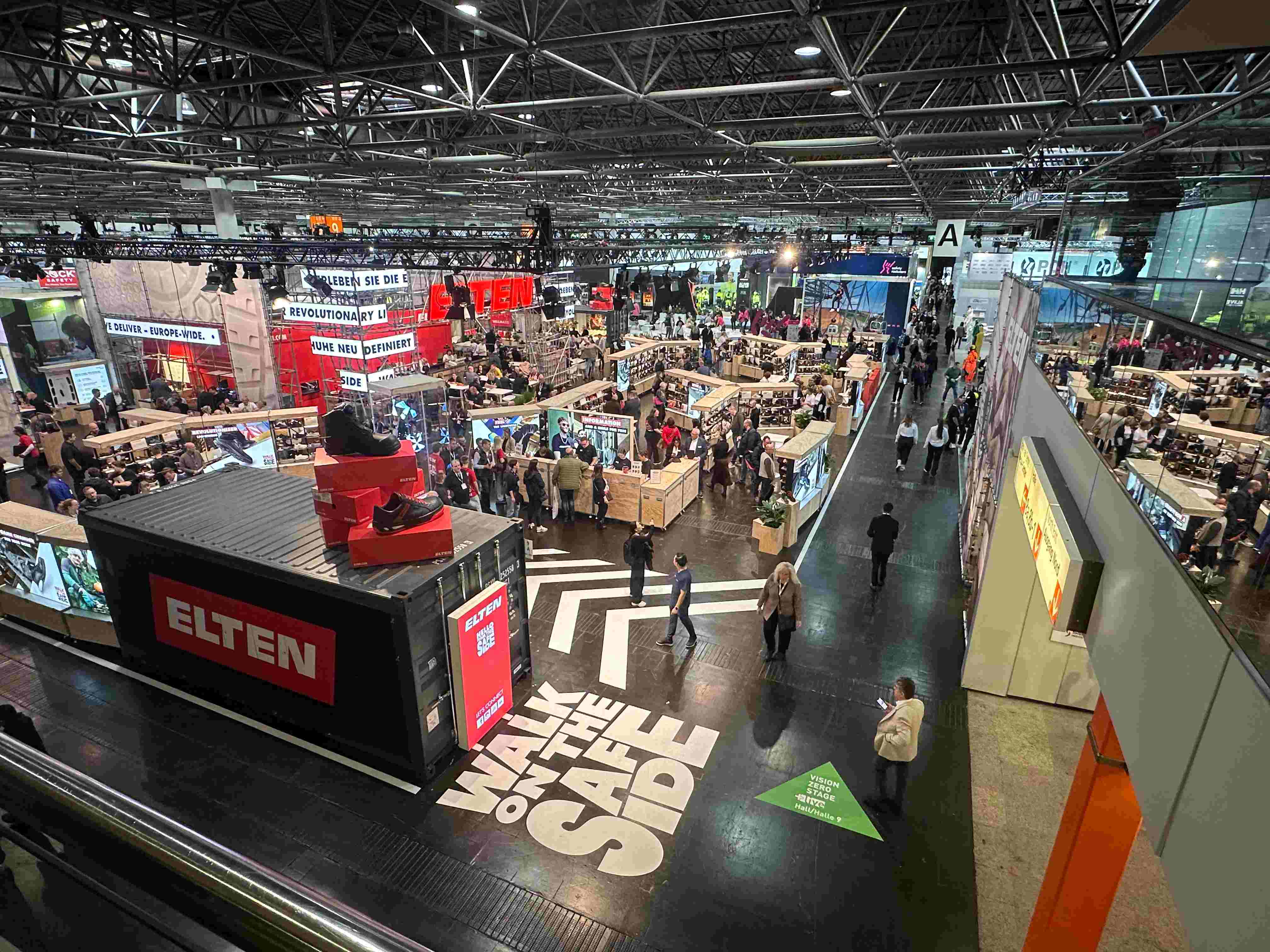 SenJoy présente ses vêtements rafraîchissants innovants au salon international A+A en Allemagne.