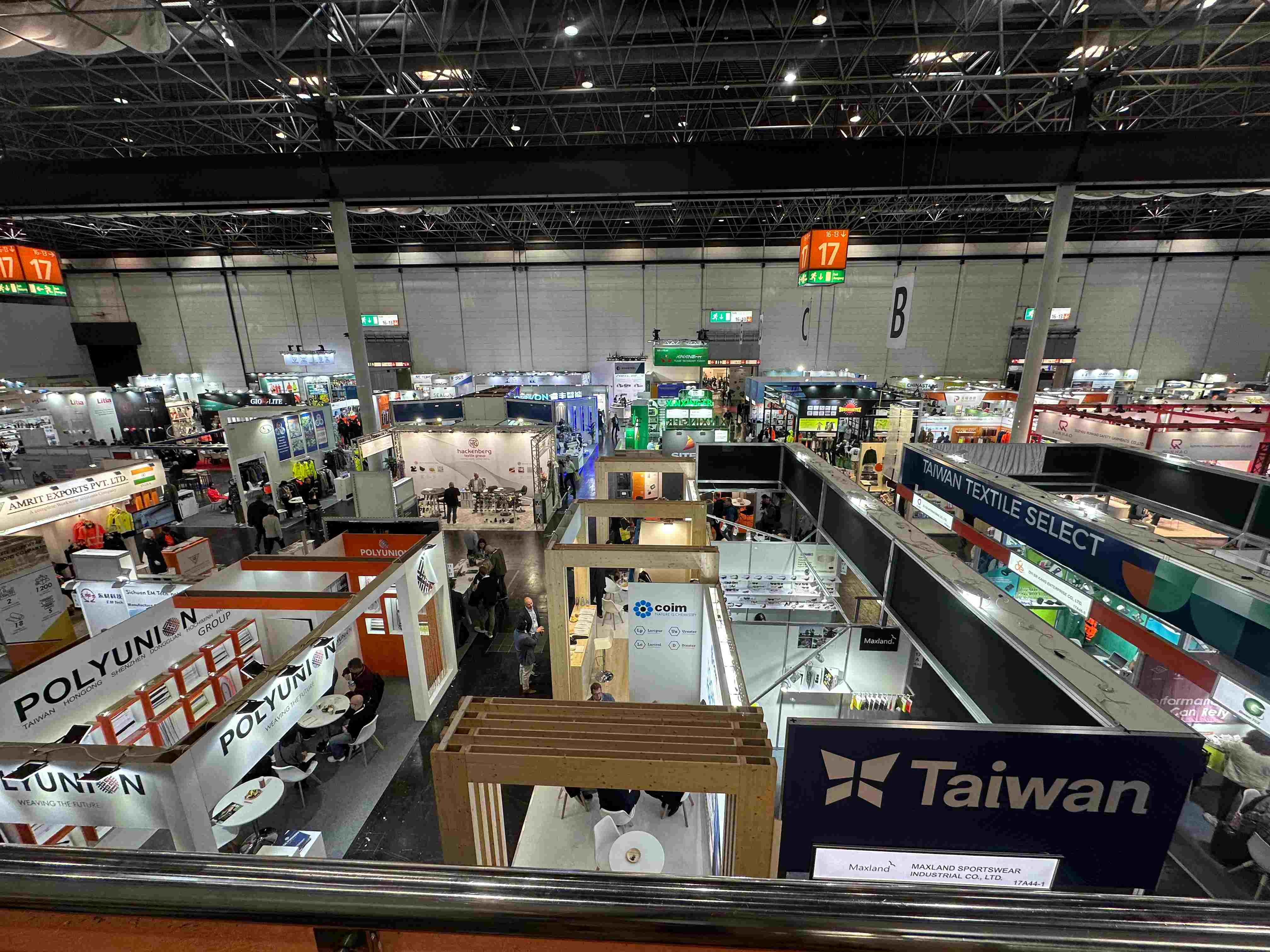 SenJoy présente ses vêtements rafraîchissants innovants au salon international A+A en Allemagne.